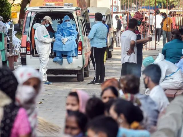 खपत से ज्यादा ऑक्सीजन का प्रोडक्शन, अस्पतालों में किल्लत की ये है असली वजह slider