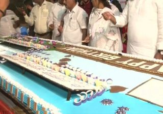 बाबा साहेब की 131वीं जयंती पर काटा 131 किलो का केक