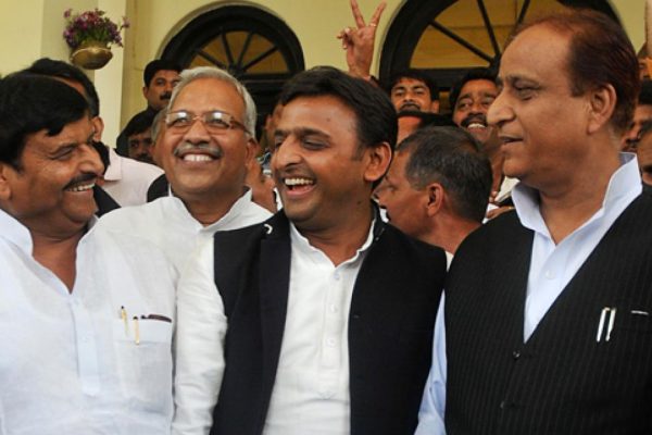 नाराज शिवपाल-आजम ने मिलाया हाथ तो अखिलेश का बिगड़ जाएगा एम-वाई समीकरण