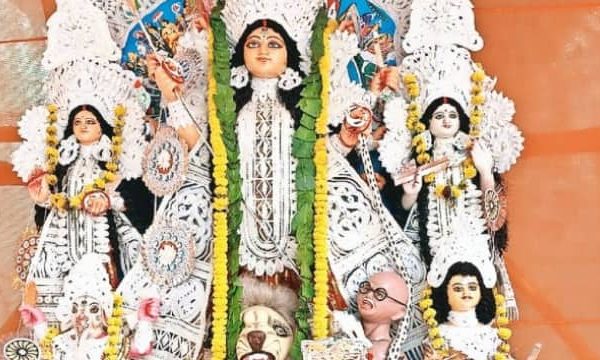 दुर्गा पूजा पंडाल में महिषासुर की जगह महात्मा गांधी को दिखाने पर बवाल, हिंदू महासभा के खिलाफ केस दर्ज