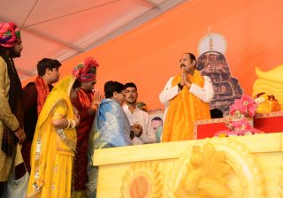 श्री शिव महापुराण कथा के प्रथम दिन अंतर्राष्ट्रीय कथा वाचक पंडित प्रदीप मिश्रा, कथा राजनीतिक उद्देश्य से होती तो यह किसी शहर में होती यहां कोटेश्वर में नहीं होती