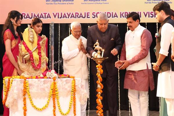 किसान के खेत से निकलता है विकसित भारत का रास्ता : उप राष्ट्रपति धनखड़, राजमाता विजयाराजे सिंधिया कृषि विश्वविद्यालय में संवाद कार्यक्रम