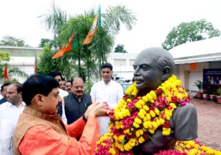 मुख्यमंत्री डॉ. यादव ने डॉ. श्यामा प्रसाद मुखर्जी की प्रतिमा पर माल्यार्पण कर दी श्रद्धांजलि