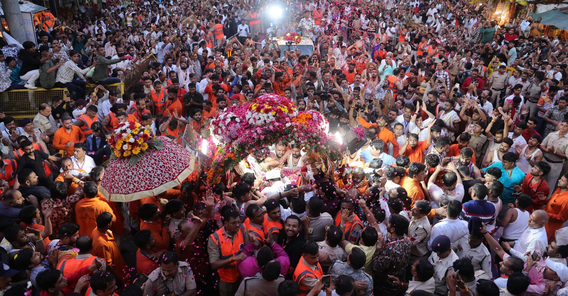 Ujjain Mahakal Sawari : भगवान श्रीमहाकाल मनमहेश स्वरूप में निकले उज्जैन नगर भ्रमण पर, लाखों की संख्या में शामिल हुए भक्त