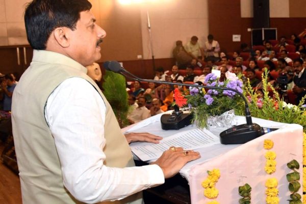 Madhya Pradesh : मुख्यमंत्री डॉ. मोहन यादव ने बरकतउल्ला विश्वविद्यालय भोपाल में विभिन्न निर्माण कार्यों के भूमिपूजन के बाद सम्बोधित किया ।